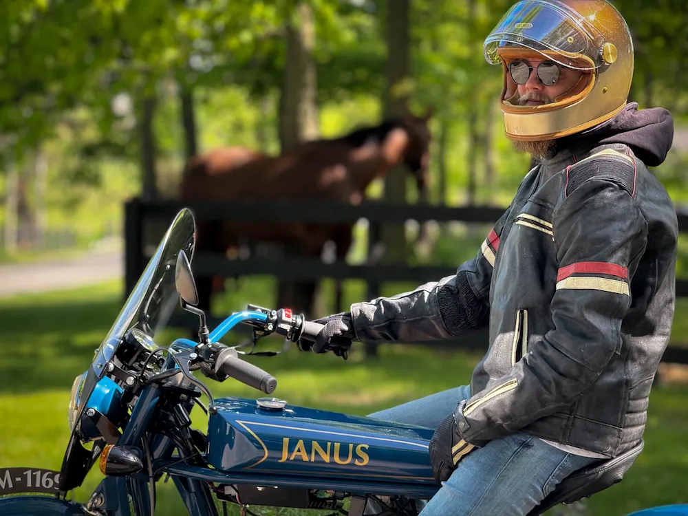 The Heroine Racer Helmet - Image 11