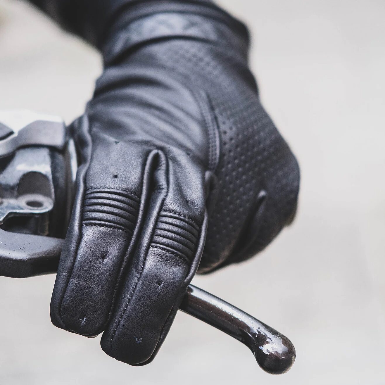 Short Cuff Bobber Gloves - Image 3