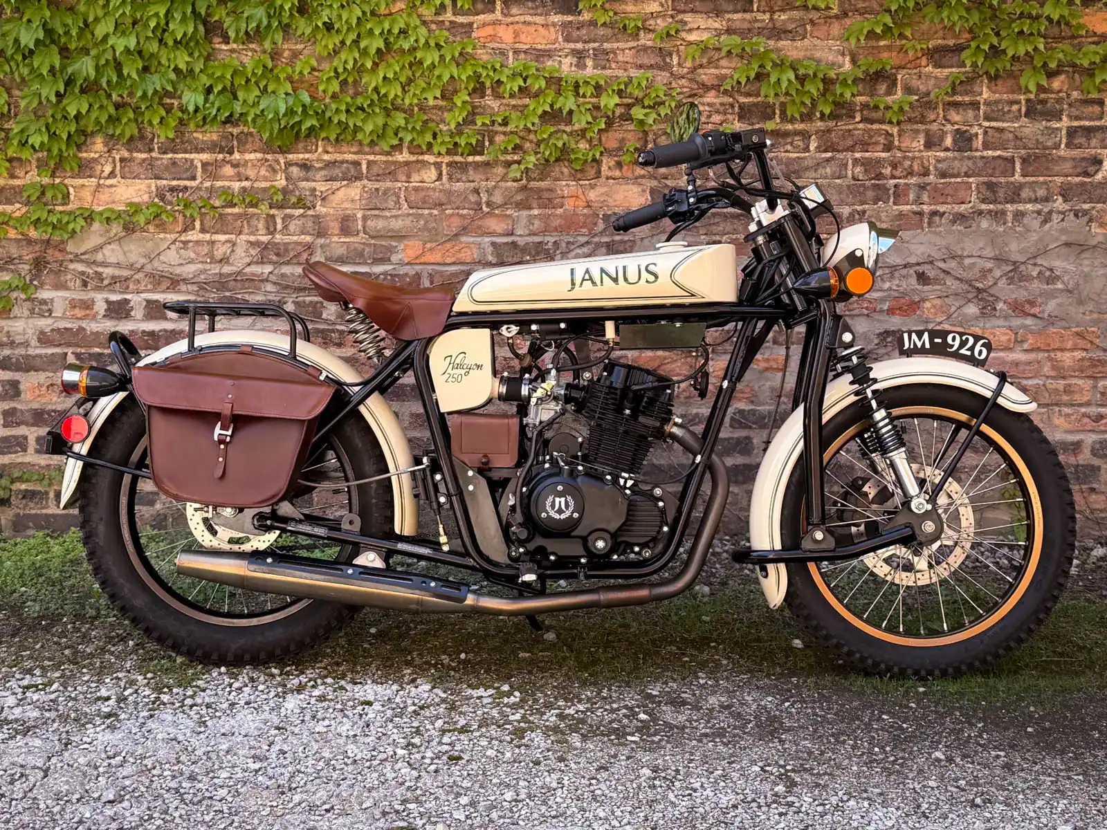 Halcyon 250 #926